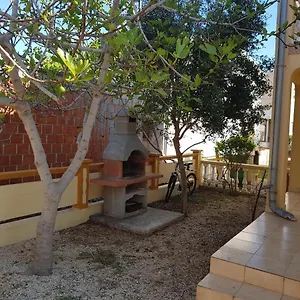 Ana Apartman Vir