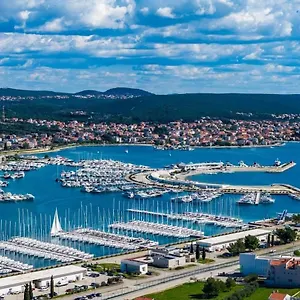 https://apartmani-svitlana-sukosan.hotelinzadar.com